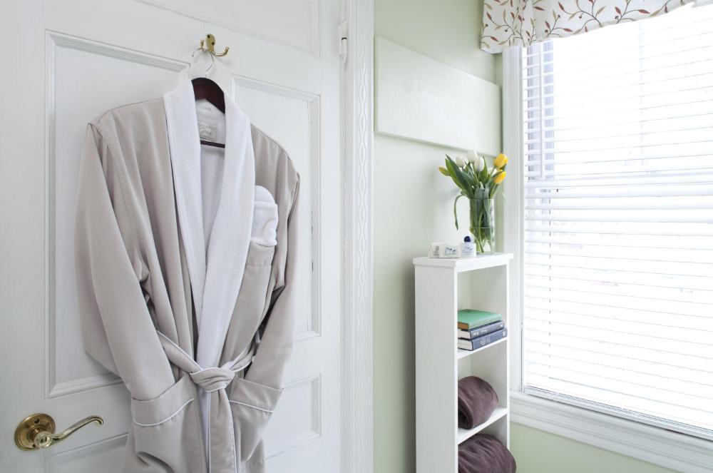 Deluxe Double or Twin Room interior